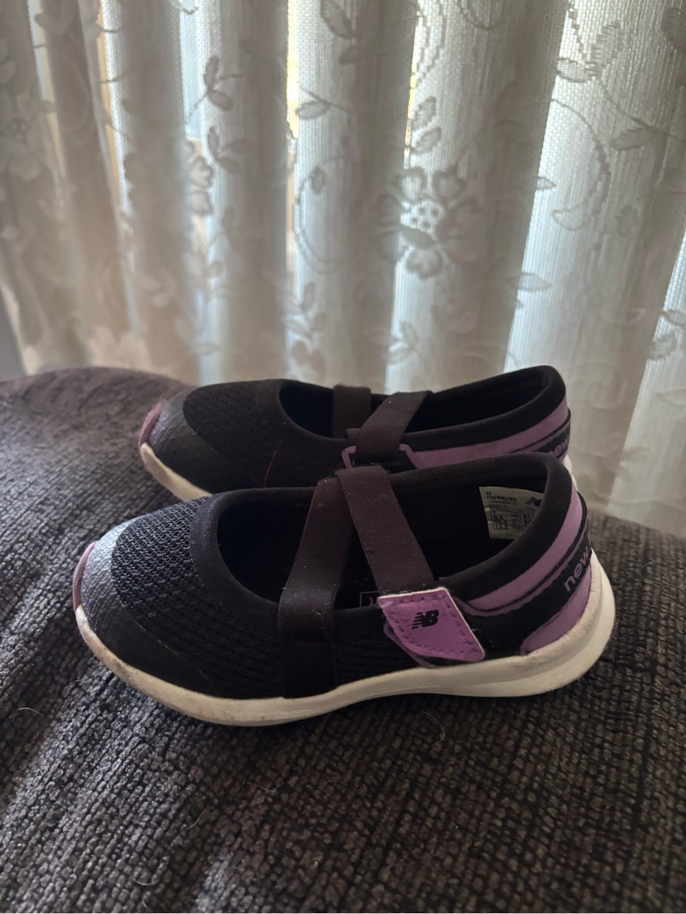 💖 New Balance Kids Black and Purple Slip-On Mary Jane Sneakers 7C 💖